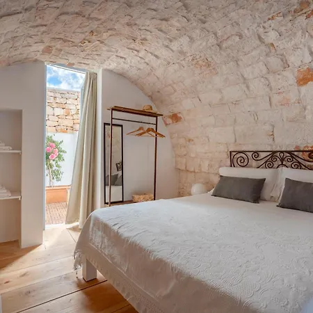 Augusta Trulli אתר נופש