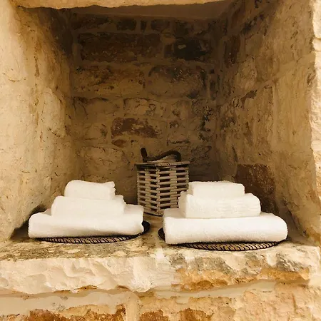 Augusta Trulli אתר נופש